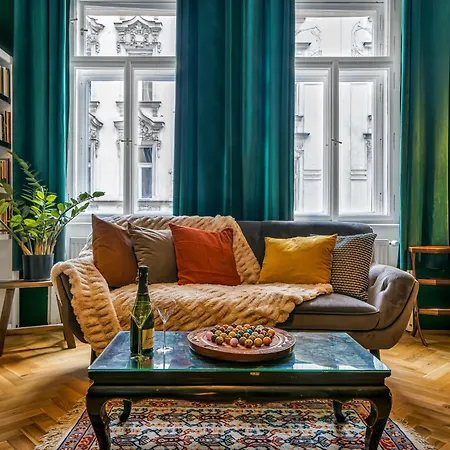 Spacious 85 Sqm For Monthly * פראג